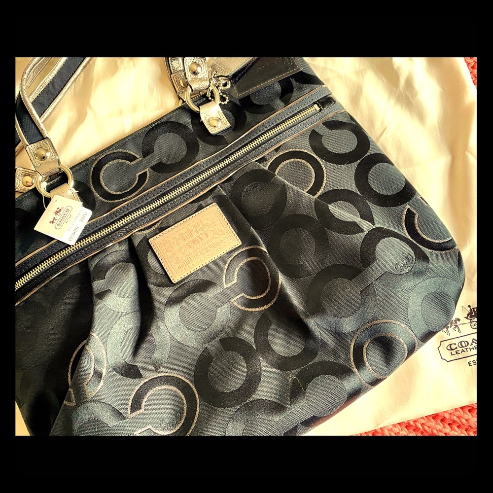 BRAND NEW WITH TAGS - coach large shoulder bag.